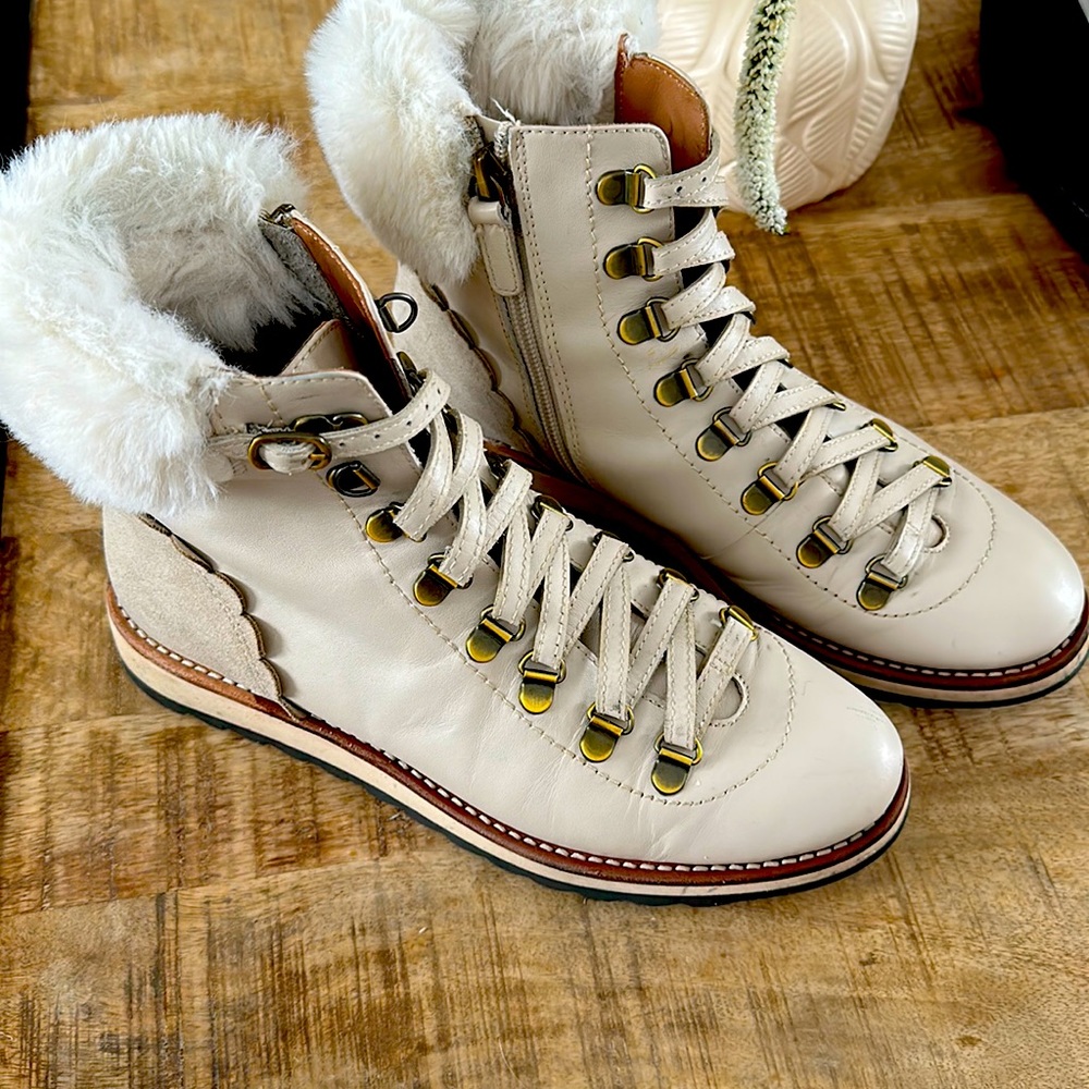 Stunning cream leather Kate Spade boots!